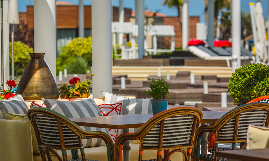 Beautiful Large Downtown Calgary Restaurant! For Sale 1