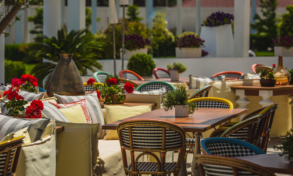 Long-standing Restaurant Corner With Patio For Sale 1