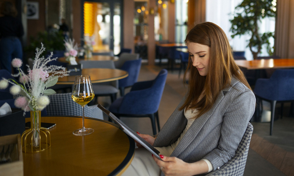 Prime Cash Flowing Downtown Hotel Restaurant & Lounge For Sale 1