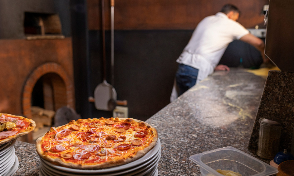 High-energy, Fully Licensed Pizzeria | Quick-service For Sale 1