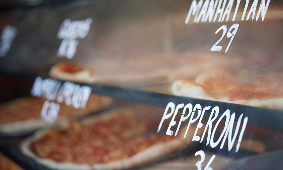 Well Running Pizza Store In Mississauga For Sale 1