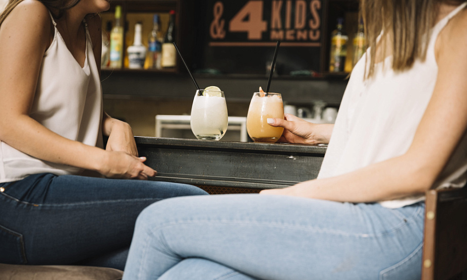Profitable Duncan Café With Patio And Liquor License For Sale 1